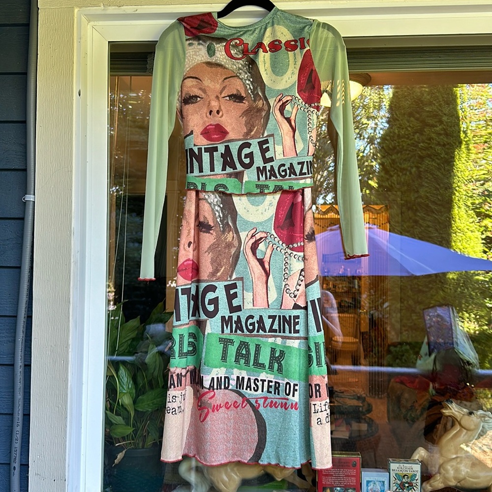 Eye catching mesh top & maxi skirt. When vintage is your message❣️